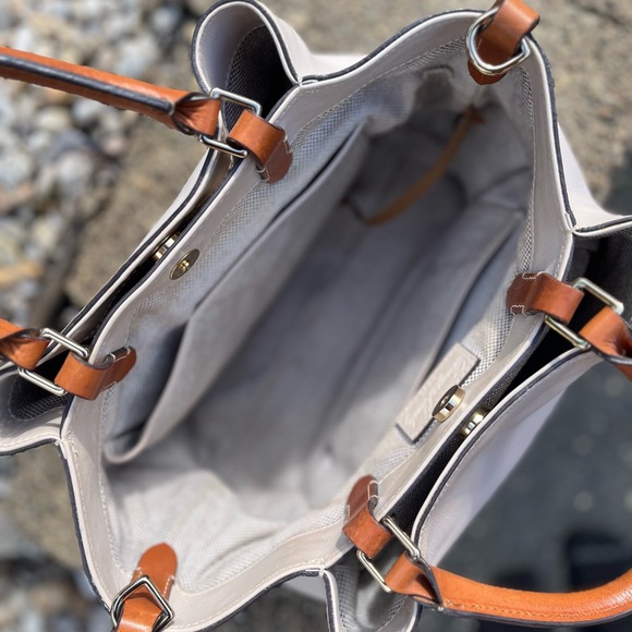 Dooney & Bourke Cream Tote Structured Elegance - Picture 3 of 5